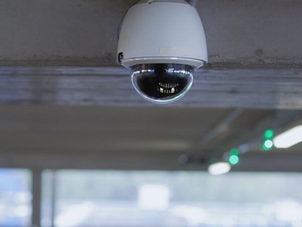 prikaz pametnog video nadzora na zidu